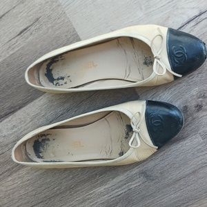 Classic Chanel Cap-Toe Ballet Flats - Size 40